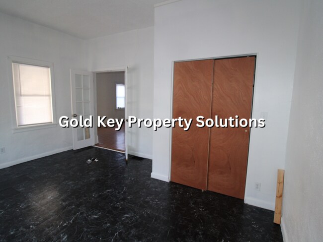 Building Photo - MUNCIE 3 BR 1 BA House with New Appliances...