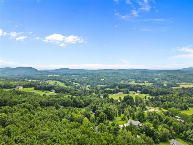 Building Photo - Contemporary with Gorgeous Views in Hinesb...