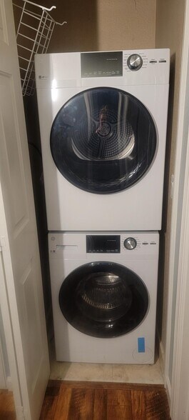 Building Photo - 10301 N 70th St