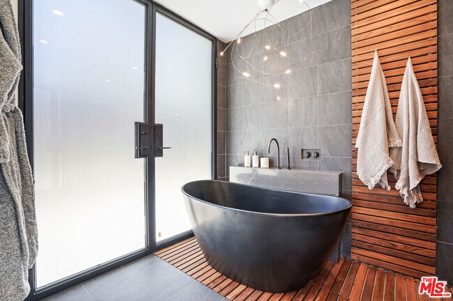 Building Photo - 28036 Sea Ln Dr