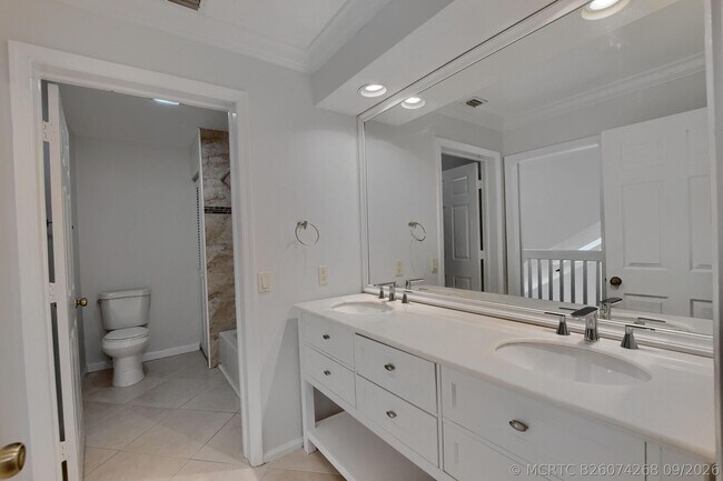 Building Photo - 23061 Aqua View