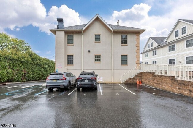 Building Photo - 453 Springfield Ave