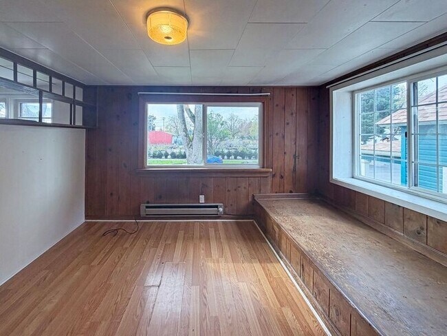 Building Photo - 539-2 Madison Street