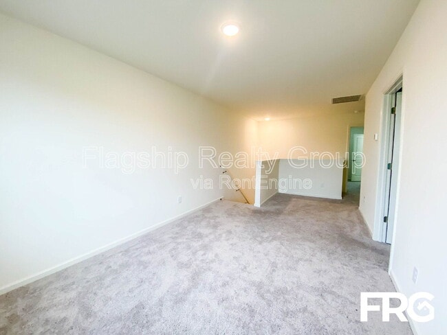 Building Photo - 300 Kenison Way