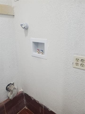 Building Photo - 516 W Beach St