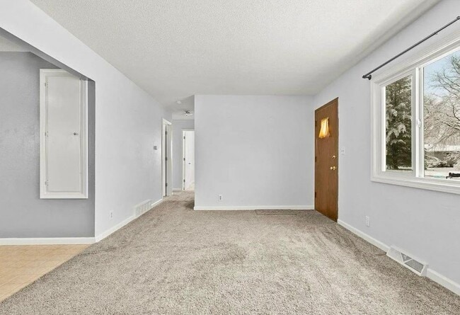 Building Photo - 1417 Starview Dr