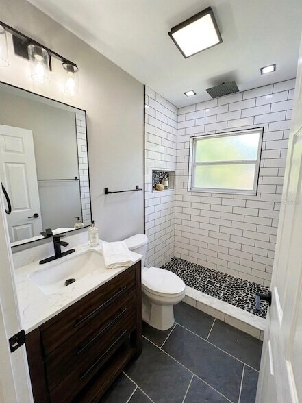 Building Photo - 2893 Webley Dr NE