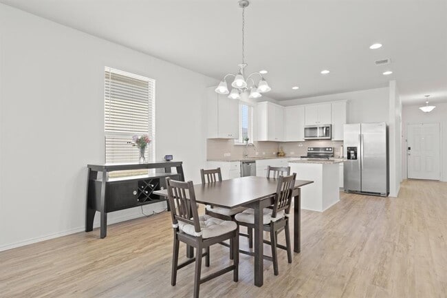 Building Photo - 240 Bedford Falls Ln