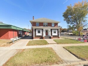 Building Photo - 305 N Bloomington St