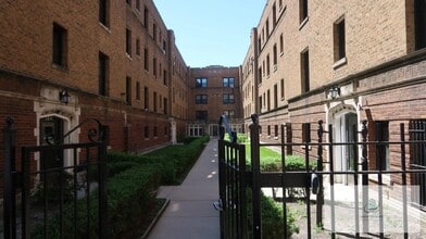 Building Photo - 2617 W Gunnison St