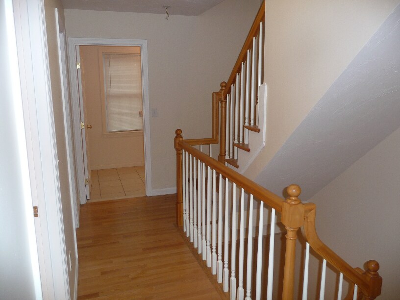 Building Photo - 104 Pond St