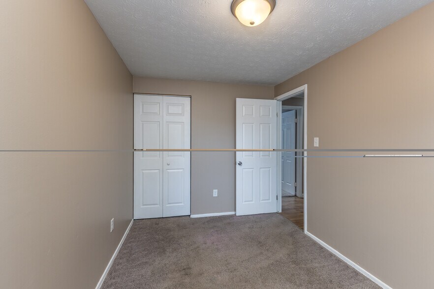 Building Photo - 1885 Lincrest Dr