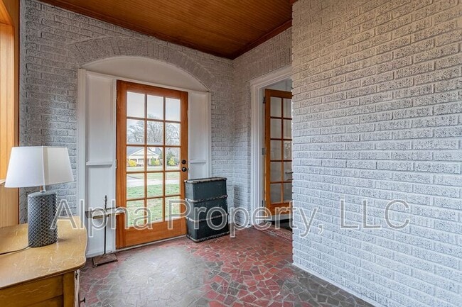 Building Photo - 710 Augusta St