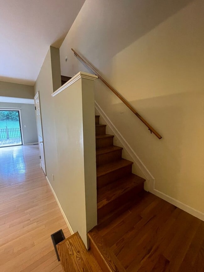 Building Photo - Updated End-Unit Condo in Earhart Village – Prime Location!