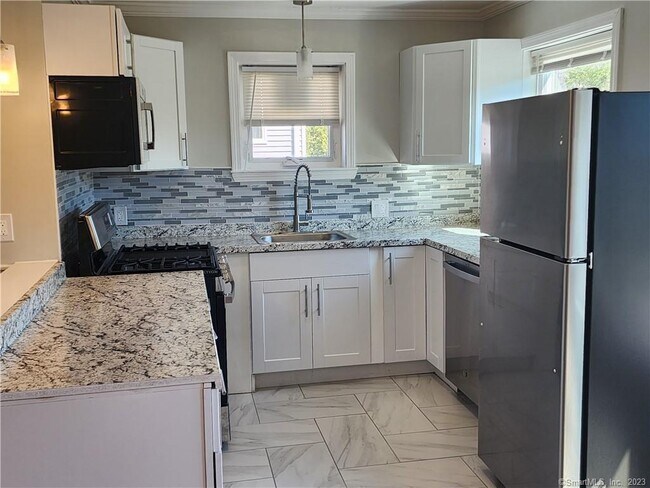 Building Photo - 126 Downing St