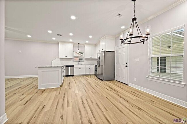 Building Photo - 13411 Country Meadow Ave