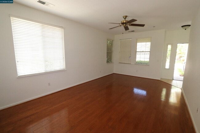 Building Photo - 567 Quindell Way