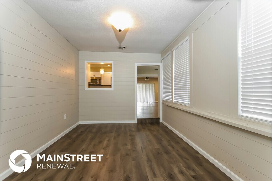 Building Photo - 3013 SE Banyan St