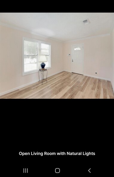 Building Photo - 5005 Holloway Dr