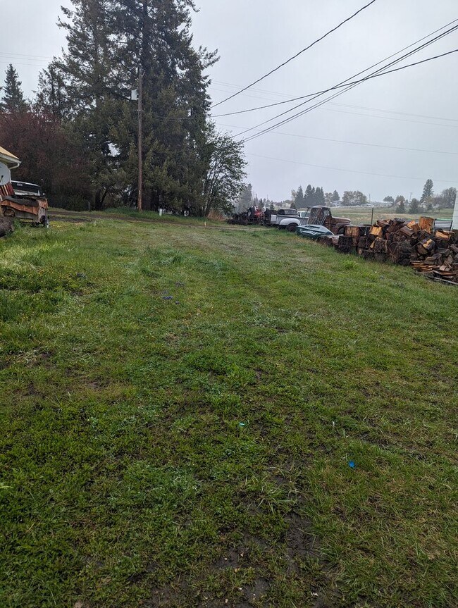 Building Photo - Quaint 2 bedroom Craigmont house