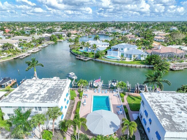 Building Photo - 2100 Gulf Shore Blvd N