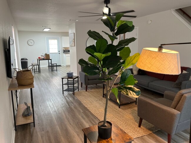 Building Photo - 2812 Cantabrian Dr