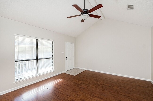 Building Photo - 1 Bedroom Condo upstairs Near Our Lady of ...