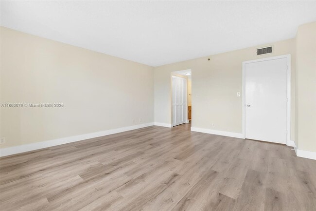 Building Photo - 3200 Port Royale Dr N