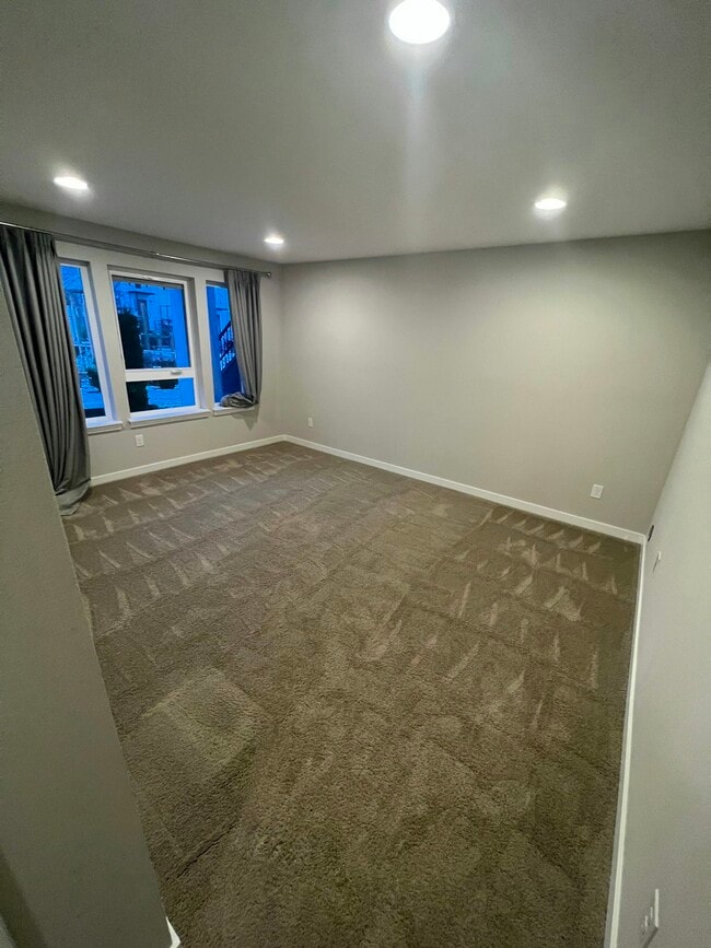 Building Photo - 14627 36th Ct NE