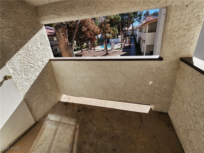 Building Photo - 6627 W Tropicana Ave