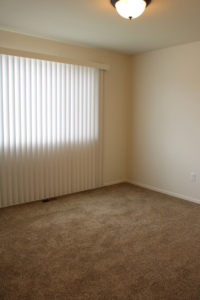 Building Photo - 3 bedroom, 2 bath in Severance!
