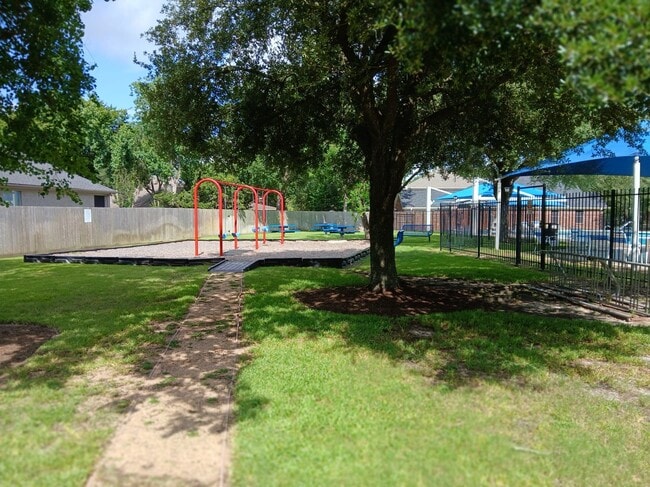 Building Photo - 8634 Westcove Cir