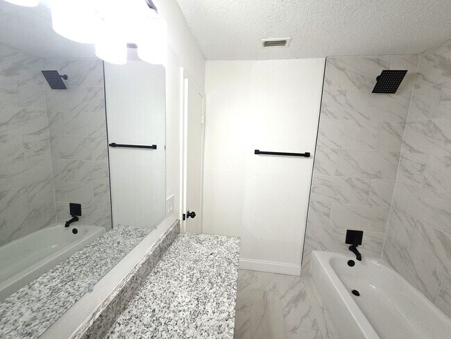 Building Photo - Carrollwood Gables Hideaway