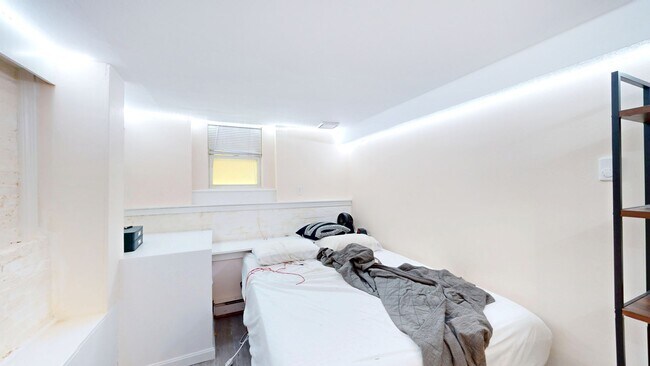 Building Photo - 281 Marlborough St