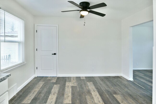 Building Photo - House for RENT in Girard!