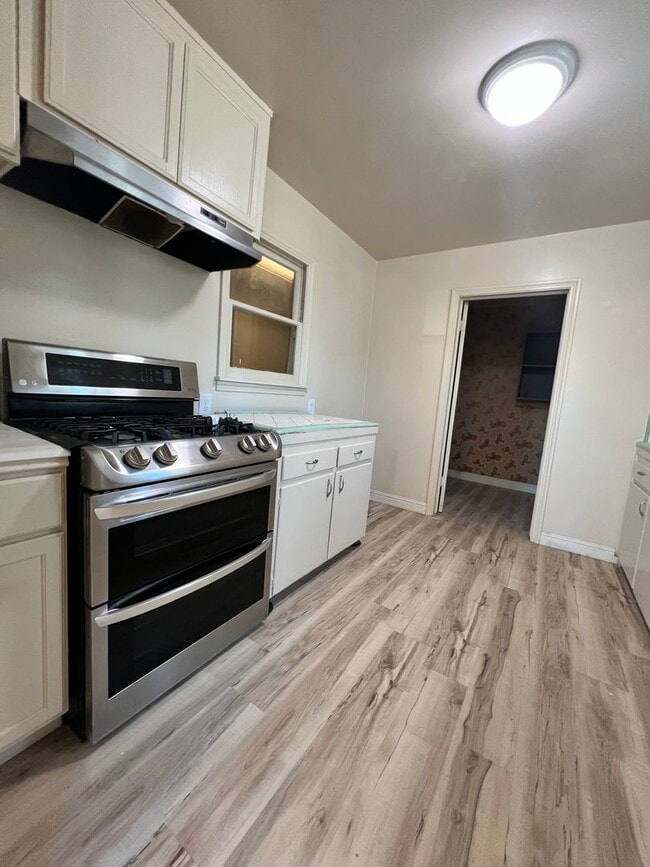Building Photo - Madera home for rent- corner lot with solar