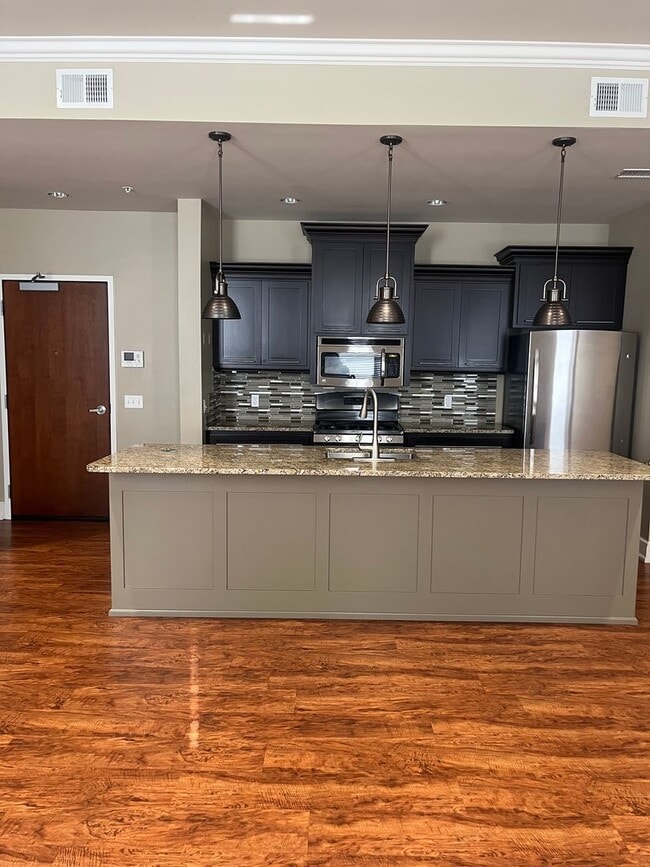 Building Photo - 822 Garrison Ave