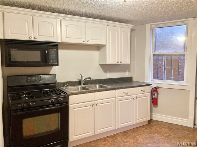 Building Photo - 294 S Elmwood Ave