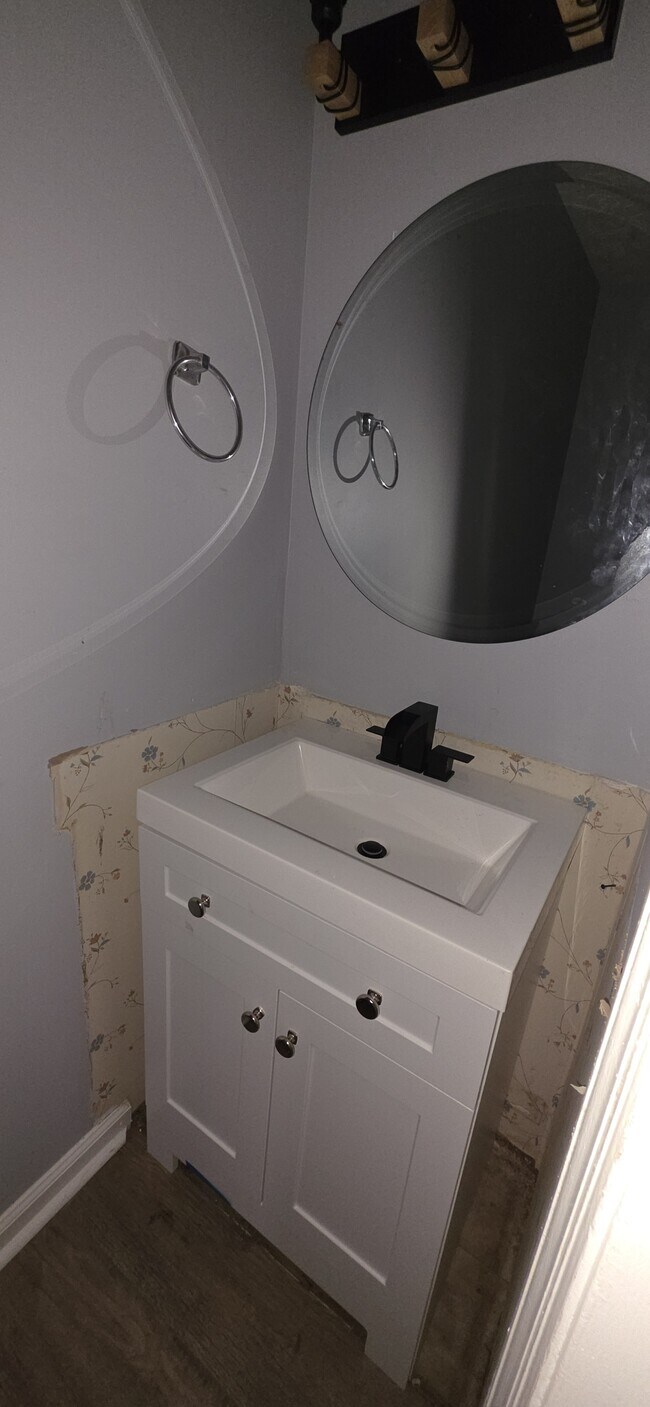 Building Photo - 2323 Ilolo St