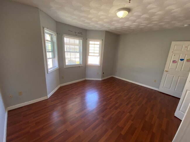 Building Photo - Spacious Newly Constructed  4 Bed 2 Bath T...