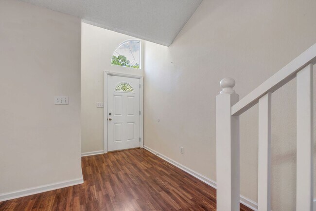 Building Photo - NE Tallahassee Townhome with Community Pool