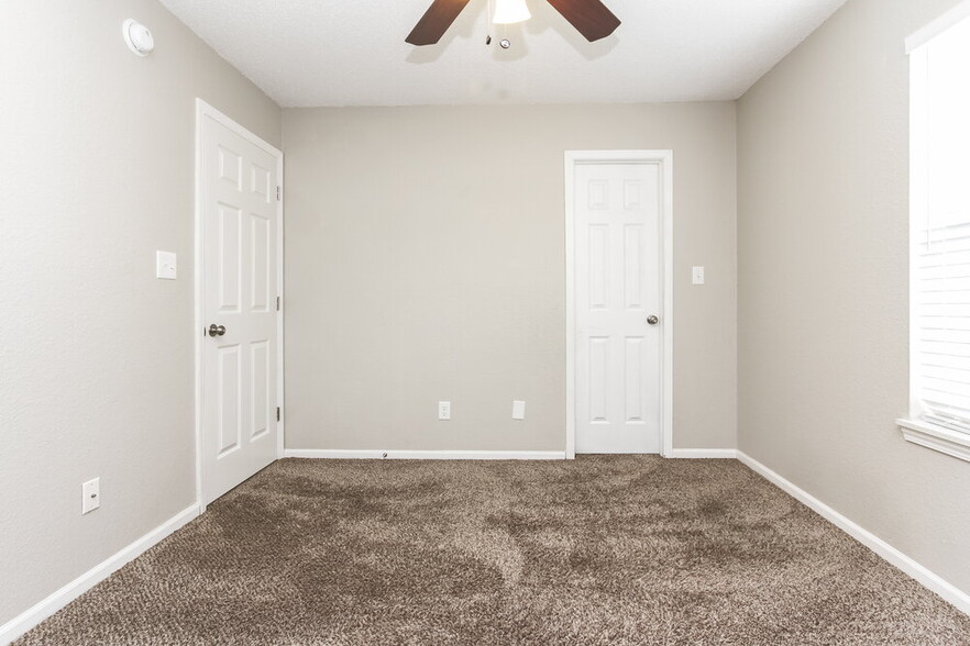 Building Photo - 6337 River Valley Way
