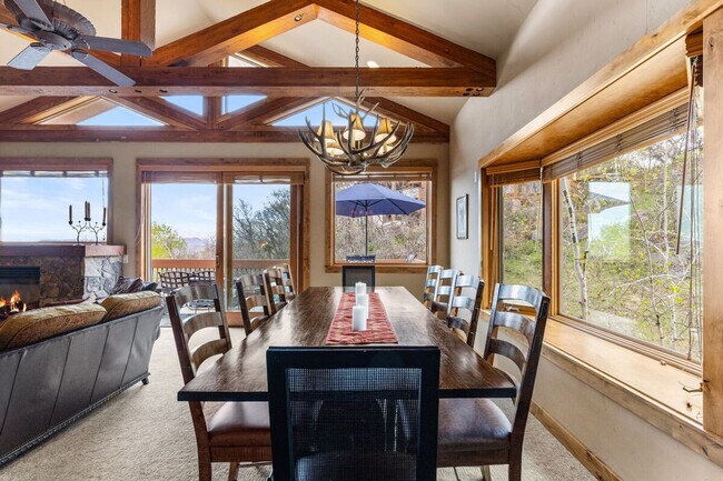 Building Photo - 2137 Overlook Dr