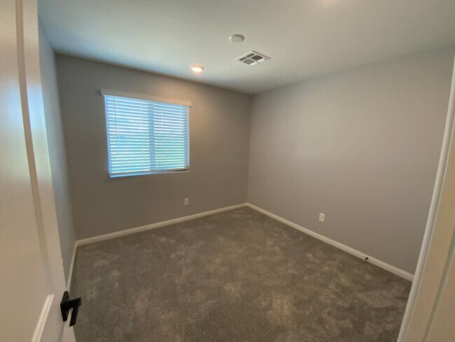 Building Photo - Townhouse in Summerlin North