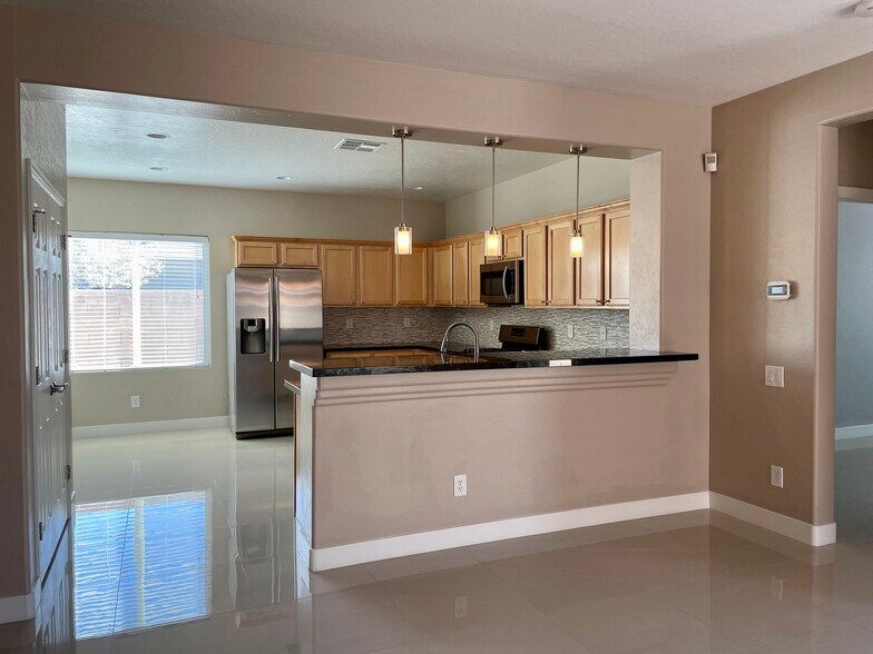 Building Photo - 2705 Mintlaw Ave