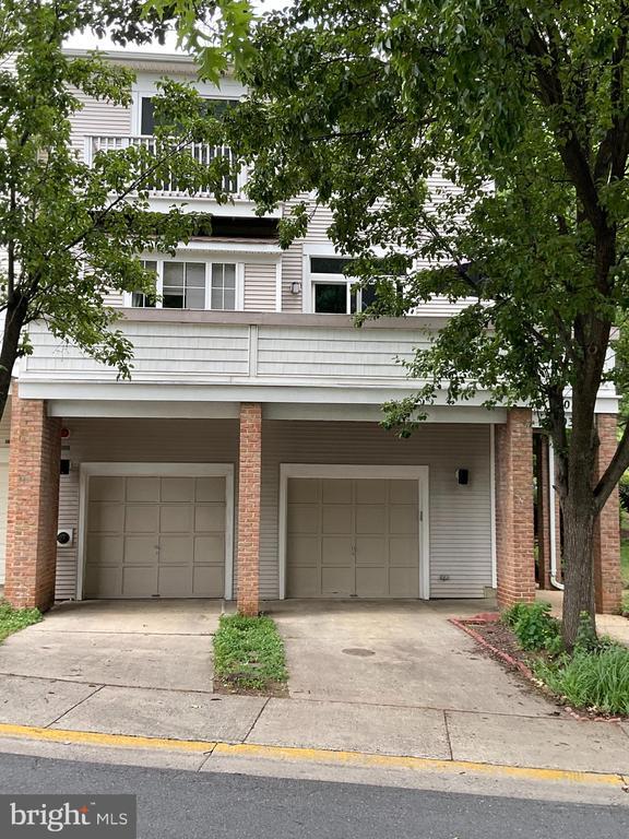 Building Photo - 9401 Royal Bonnet Terrace