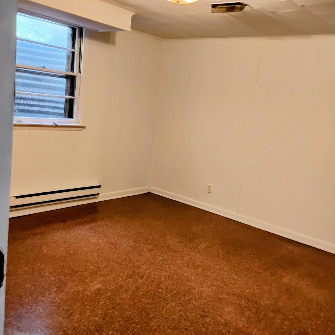 Building Photo - 910 Blenheim Ave