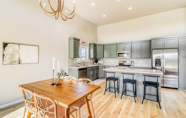 Building Photo - 3 Bed 2 Bath Single Family Home