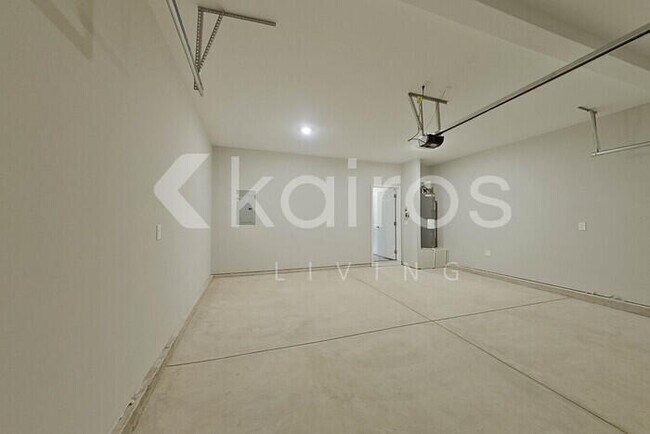 Building Photo - 857 Silent Barge Cv