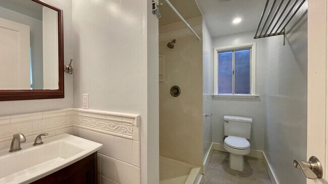 Building Photo - 1453 Lizzie St